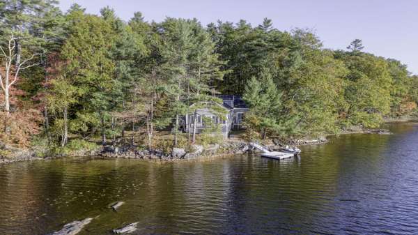 Damariscotta, ME 04543,18 Beach LN