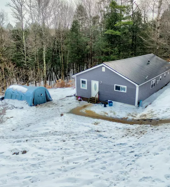 739 Post RD, Bowdoinham, ME 04008
