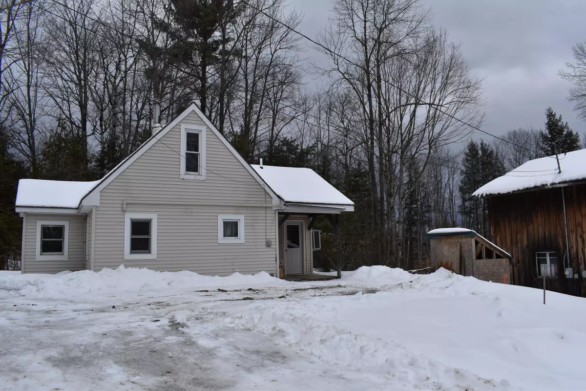 Saint Albans, ME 04971,19 Grant RD