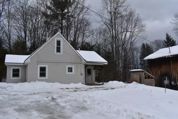 19 Grant RD, Saint Albans, ME 04971