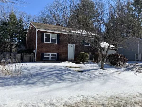 28 Forest DR, Topsham, ME 04086