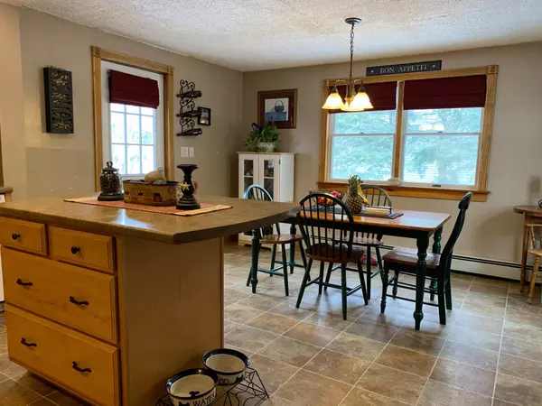 Topsham, ME 04086,28 Forest DR