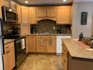 Topsham, ME 04086,28 Forest DR