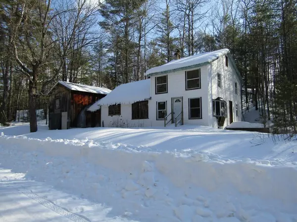14 Thurston RD, Albany Twp, ME 04217