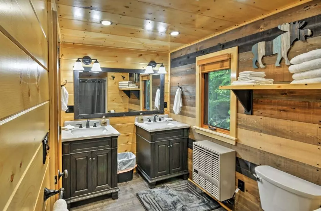 Greenville, ME 04441,15 Crows Corner RD