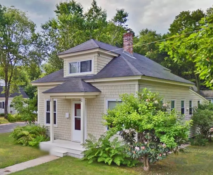 7 Hall ST, Kennebunk, ME 04043