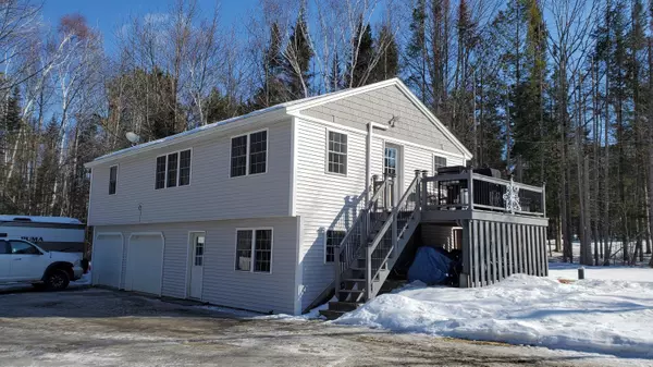 53 Leavitt LN, Glenburn, ME 04401