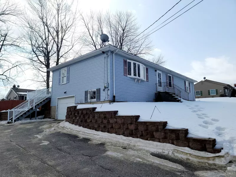 29 Jeannette AVE, Lewiston, ME 04240
