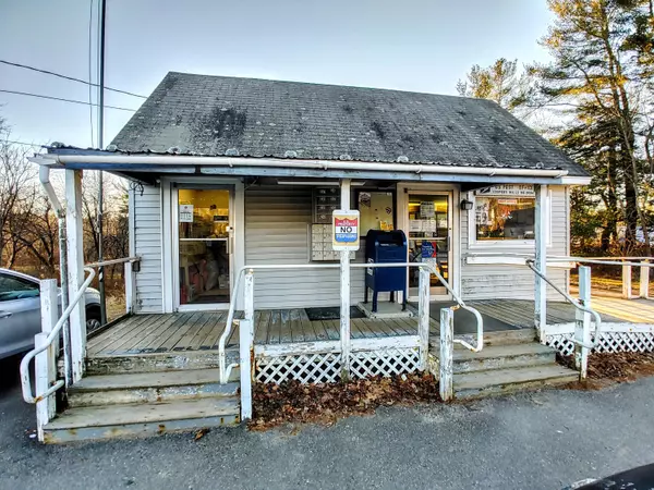 128 Main ST, Whitefield, ME 04353