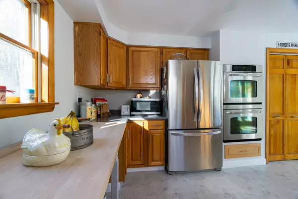 Topsham, ME 04086,656 Foreside RD