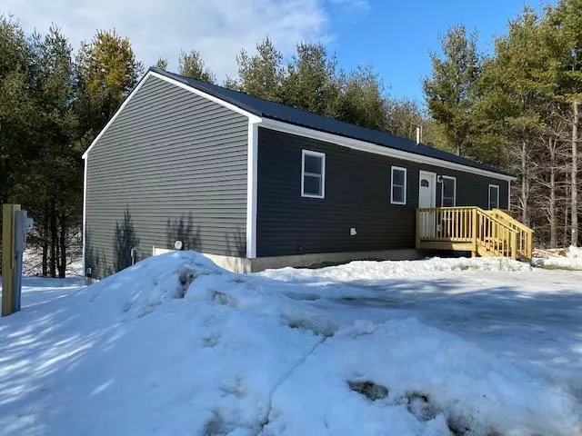 26 Cousins LN, Farmingdale, ME 04344