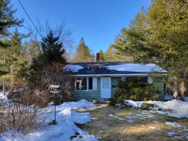 7 Charles ST, Orono, ME 04473