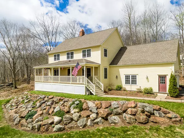 5 Acorn LN, Rockport, ME 04856