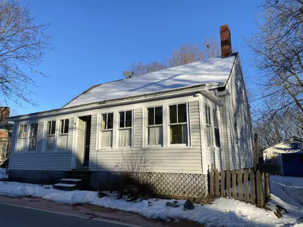 9 Green ST, Topsham, ME 04086