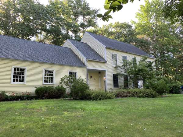 5 Sturbridge LN, Cumberland, ME 04021