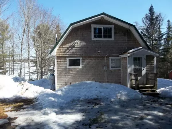 24 Loon LN, Baileyville, ME 04694