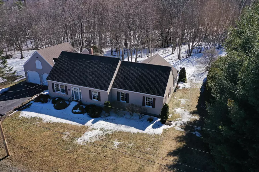 34 Park ST, Farmingdale, ME 04344