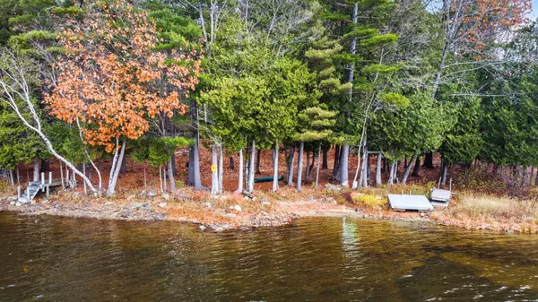 Mount Vernon, ME 04352,16 Carver LN