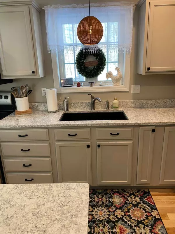 Mechanic Falls, ME 04256,38 Morey AVE