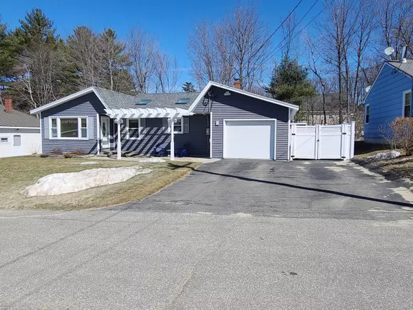 Lewiston, ME 04240,8 Adele ST