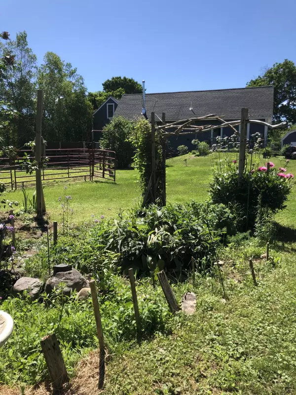 Newport, ME 04953,13 Hope RD