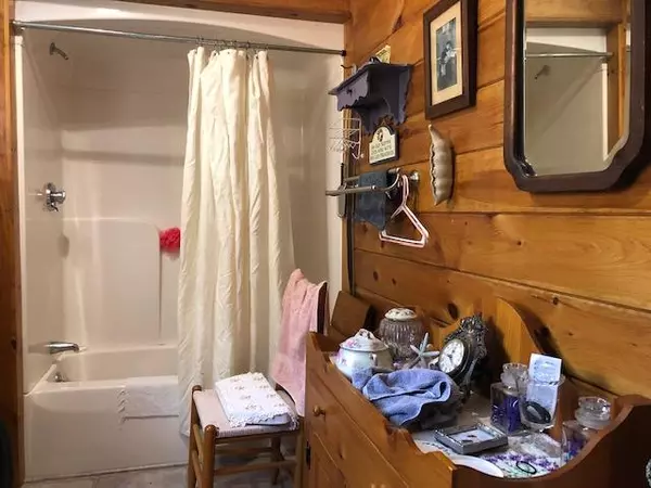 Lisbon, ME 04250,7 Breton RD