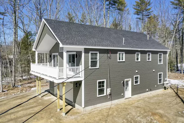6 Shore RD, Raymond, ME 04071