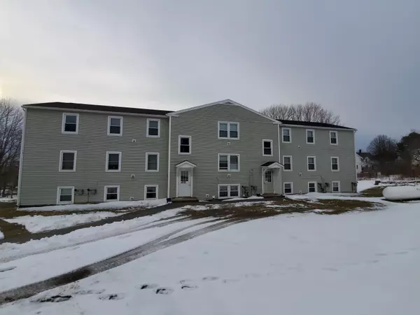 7 Gilchrest St PL, Thomaston, ME 04861