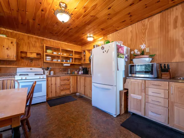 153 Rooks RD, Eddington, ME 04428