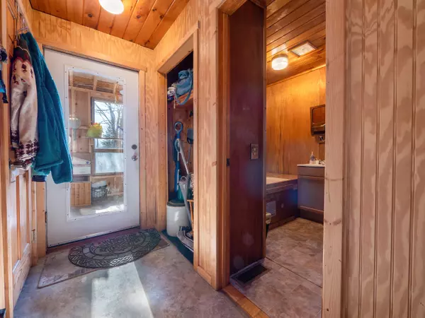 Eddington, ME 04428,153 Rooks RD