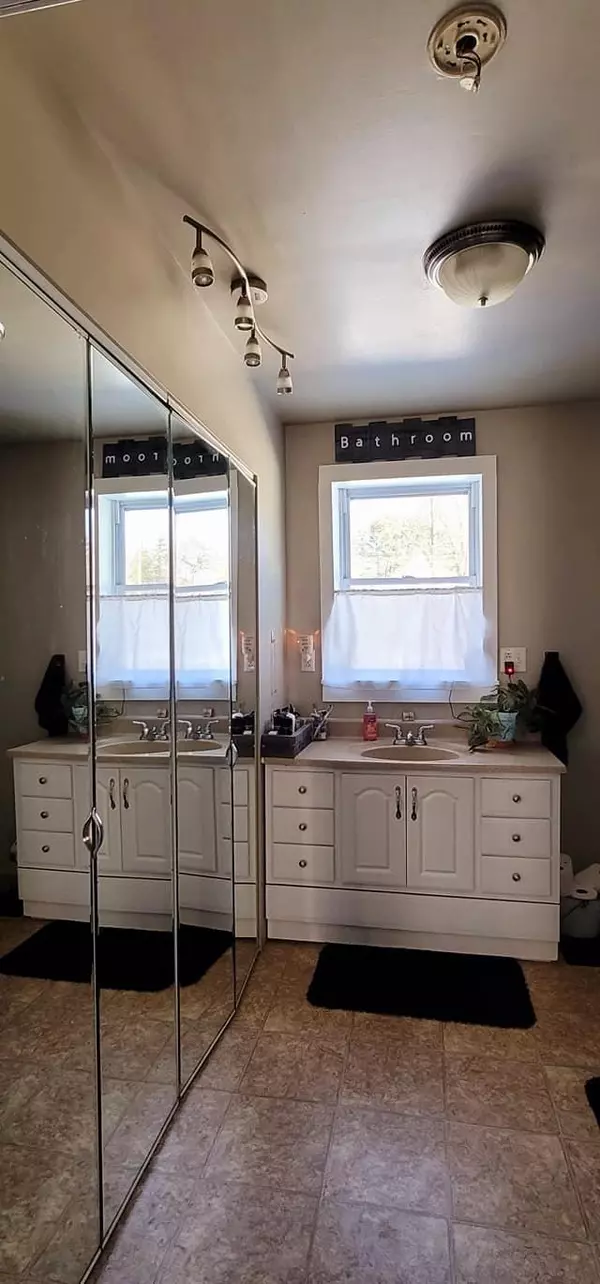 Guilford, ME 04443,17 Cottage ST