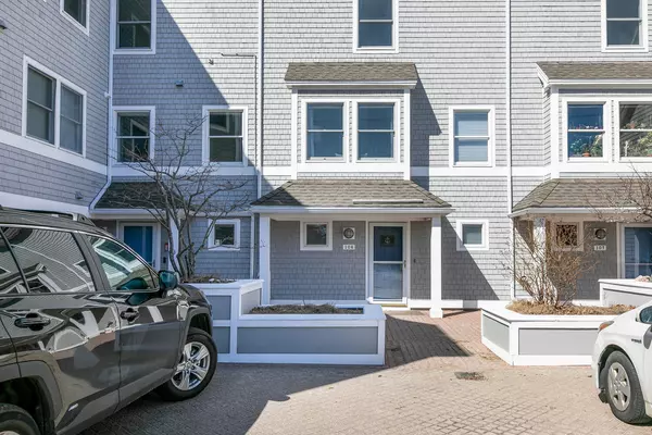 South Portland, ME 04106,215 High ST #106