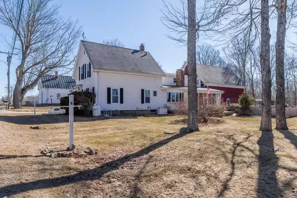 1672 Old Augusta RD, Waldoboro, ME 04572