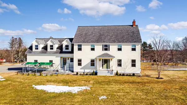 16 Old Dairy RD, Gardiner, ME 04345