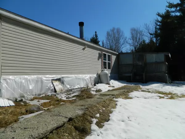 Newport, ME 04953,31 Sand RD