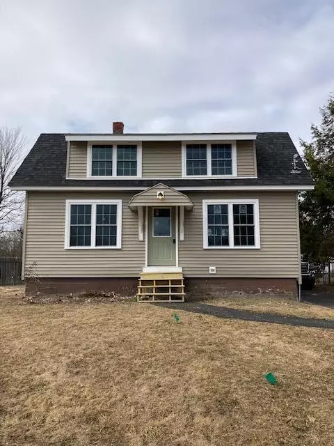 95 Silk ST, Brewer, ME 04412