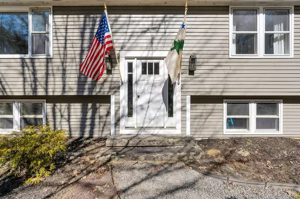 Freeport, ME 04032,3 Carriage RD