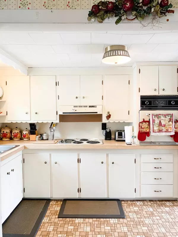 Topsham, ME 04086,8 Jones AVE