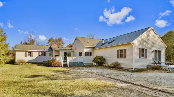 28 County RD, Gorham, ME 04038