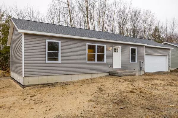 6 Buttonbush LN, Auburn, ME 04210