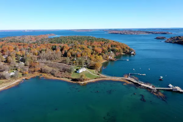 60 Nancy LN, Portland, ME 04101