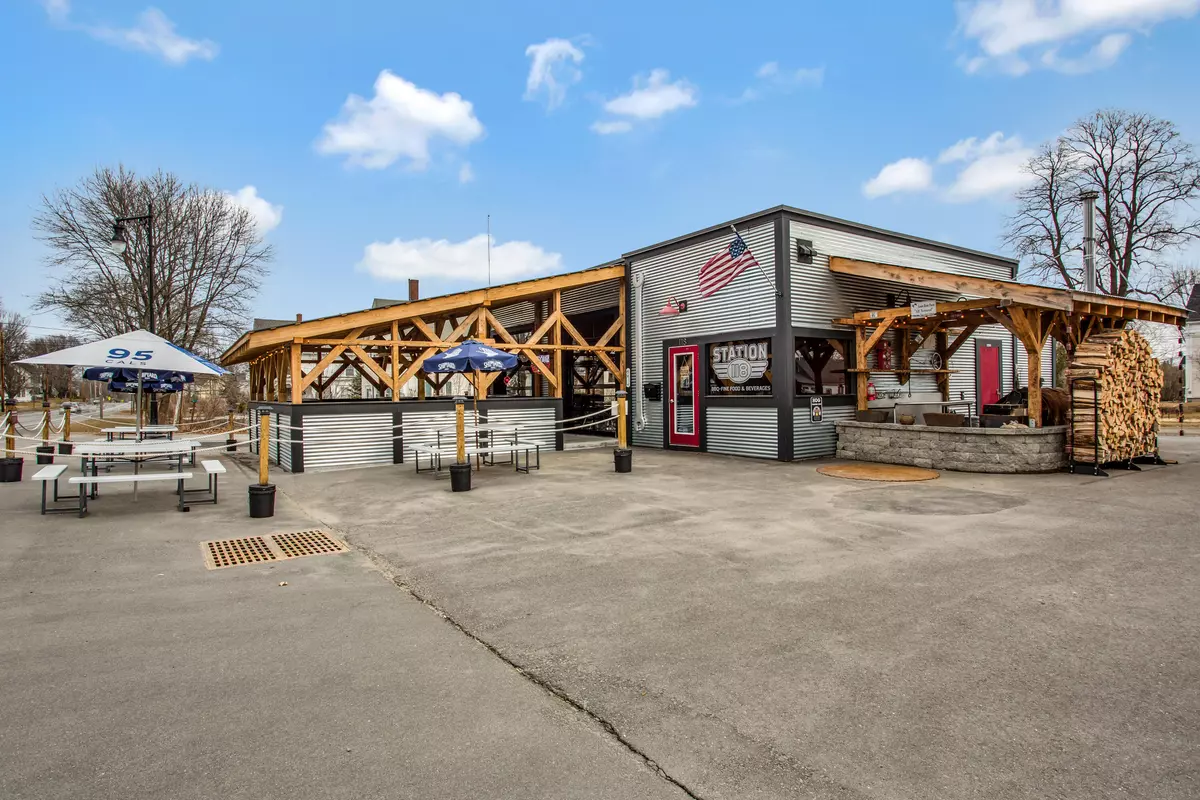 Thomaston, ME 04861,118 Main ST