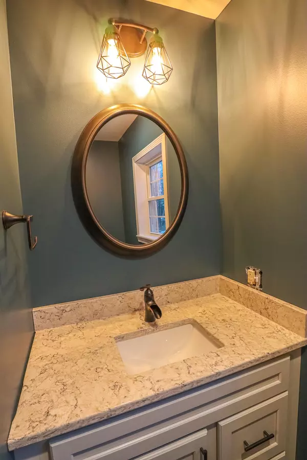 Hermon, ME 04401,70 Nye LN