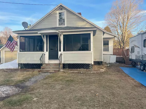27 Brackett ST, Dixfield, ME 04224