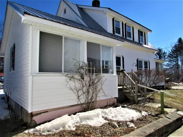 Newport, ME 04953,28 Highland AVE