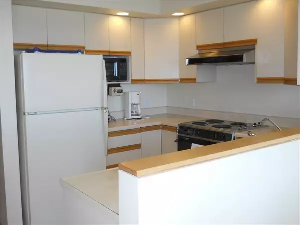 Southwest Harbor, ME 04679,10 Robinson LN #18