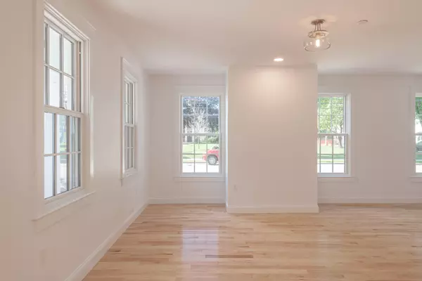 Yarmouth, ME 04096,153 Main ST #1