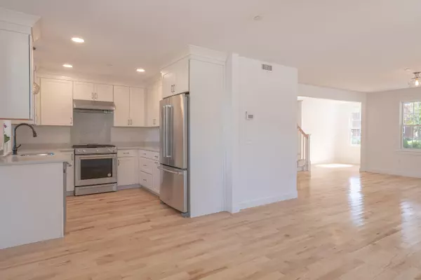 Yarmouth, ME 04096,153 Main ST #1