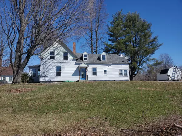 40 Royal ST, Winthrop, ME 04364