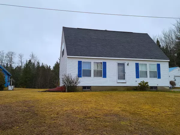 20 Damon RD, Stockton Springs, ME 04981